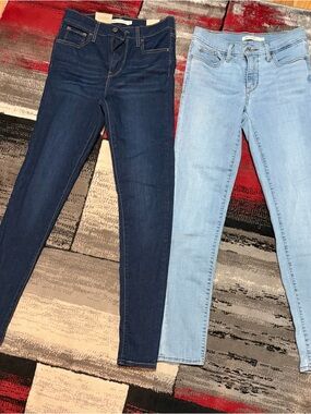 2 pairs ! Levi's Two pair kinny Jeans in Dark Blue and Light Blue